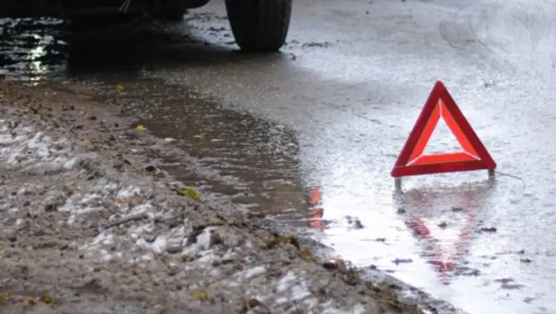 Автобус съехал в кювет в Карагандинской области