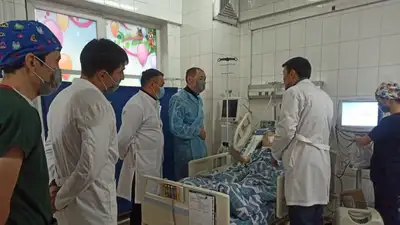 Глава УЗ Алматинской области посетил пострадавших в ДТП детей, фото - Новости Zakon.kz от 26.11.2022 17:45