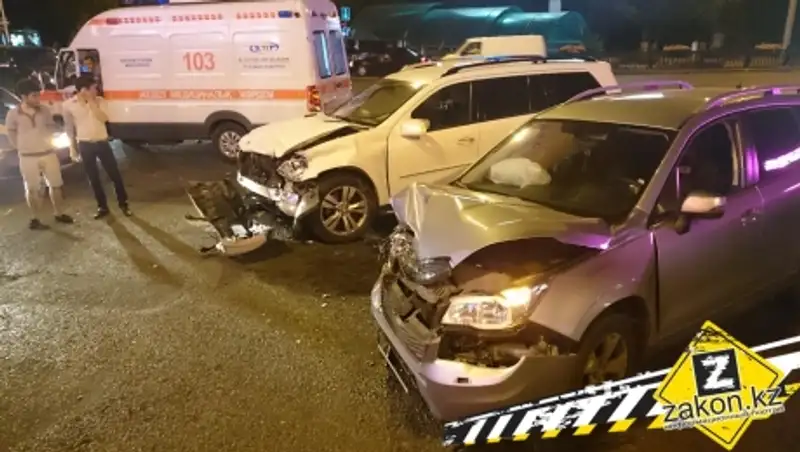 Несколько человек пострадали в результате сильного столкновения машин в Алматы