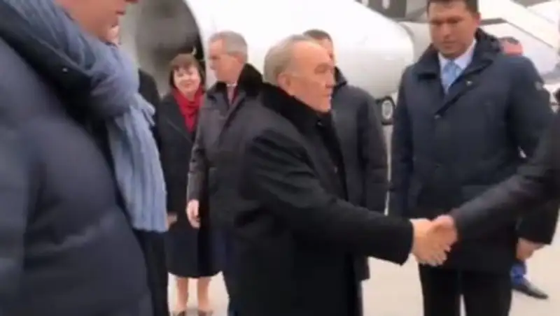 Назарбаев прибыл в Санкт-Петербург