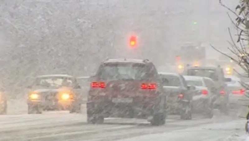 Автодороги в Костанайской области закрыли из-за метели