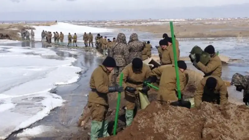 В Карагандинской области подтоплен подъездной путь к селу