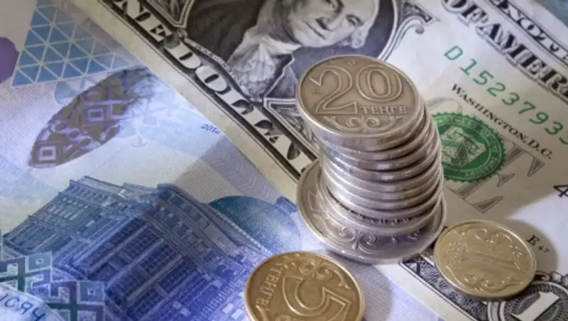 Тенге остался на прежних позициях, лишь слегка уступив доллару