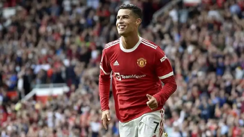 Мать мальчика с аутизмом осудила Роналду за то, что он разбил телефон ее сына