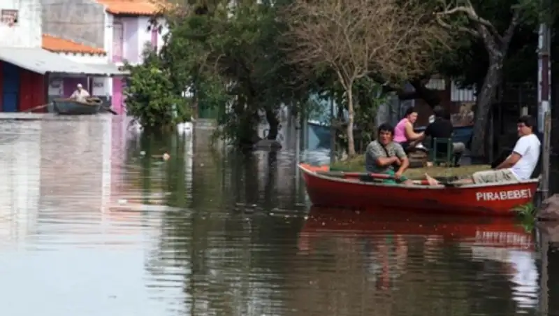 Из-за наводнений в Парагвае, Аргентине и Уругвае эвакуированы более 80 тыс. человек