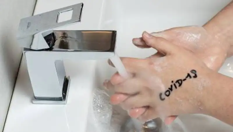 Новые мутации коронавируса предрекли в ВОЗ