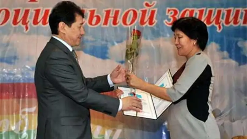 Глава СКО посетил Петропавловский детский психоневрологический дом-интернат, фото - Новости Zakon.kz от 22.10.2013 23:54