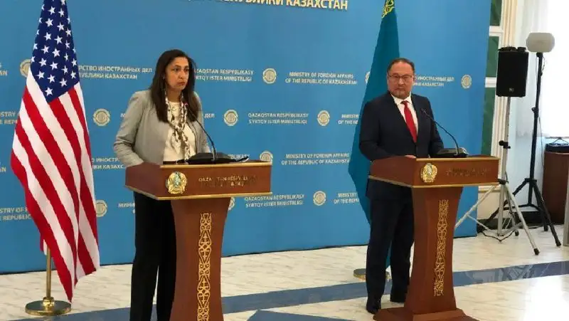 США стараются минимизировать действие антироссийских санкций на Казахстан – МИД РК