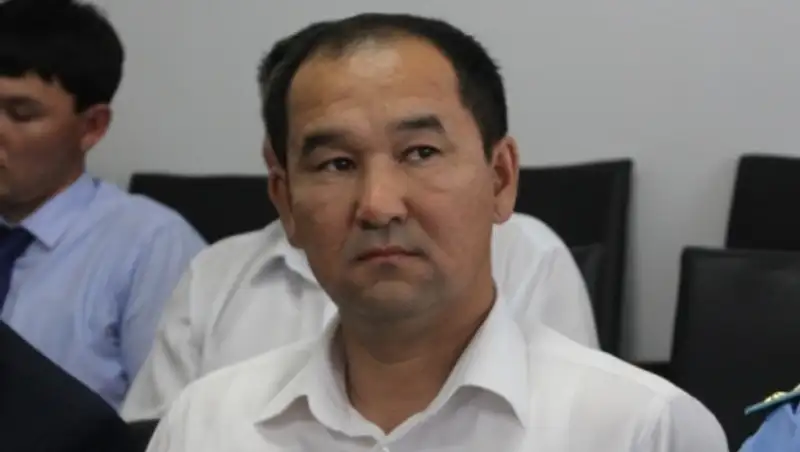 Чиновнику и звезде YouTube из Шалкара дали за «чики-чики» неполное служебное соответствие