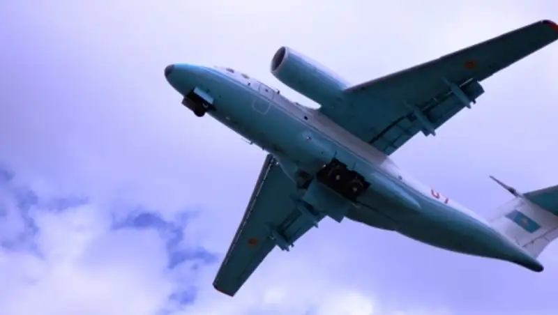 В Балхаше самолет Ан-72 успешно приземлился на грунт 