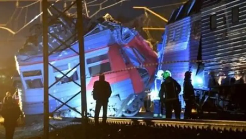 50 человек пострадали при столкновении поездов в Москве