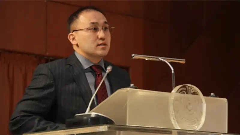 Д.Абаев: Решение о досрочных выборах в Парламент требует тщательного анализа