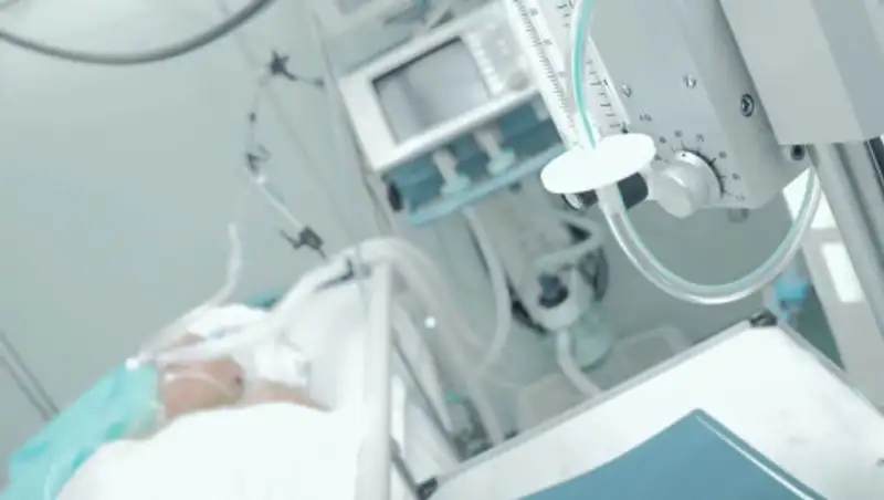 Стало известно о состоянии спасенных сотрудником ЦОНа в Алматы