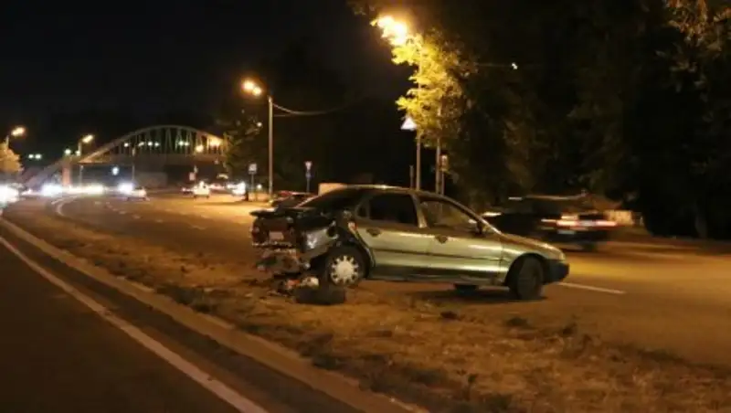 Кто прав, кто виноват? Ford и Mercedes столкнулись на пр.Рыскулова в Алматы