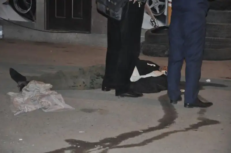 В Алматы пьяный водитель сбил четверых дорожных рабочих, один погиб, фото - Новости Zakon.kz от 08.04.2013 18:58