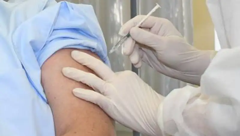 Что нужно сделать перед повторной вакцинацией от COVID-19