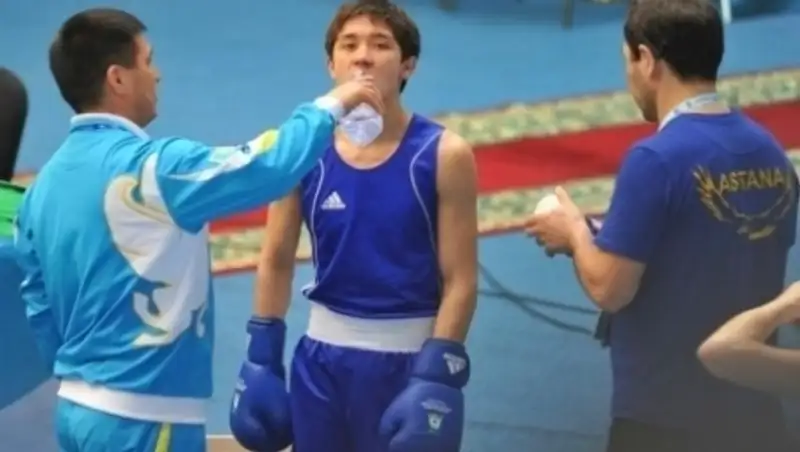 Ильяс Сулейменов проиграл мексиканцу в бою APB