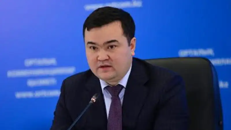 Министр по инвестициям и развитию рассказал о своей зарплате и служебном авто