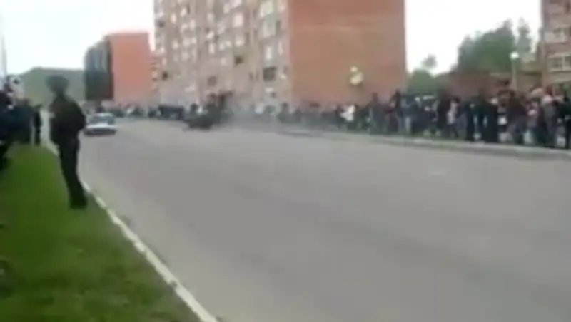 В Усть-Каменогорске участник гонок едва не сбил зрителей
