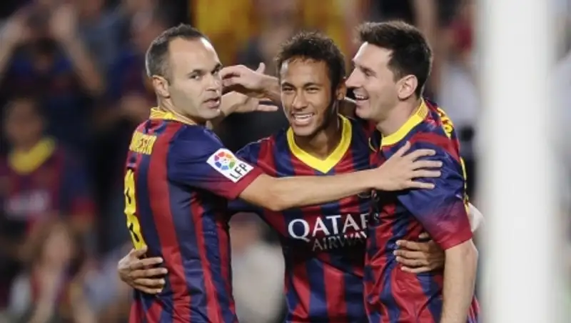 Пять игроков "Реала" и шесть футболистов "Барселоны" стали кандидатами на "Золотой мяч"