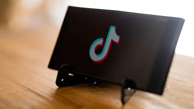 TikTok прекращает работу в России