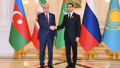 Касым-Жомарт Токаев встретился с Сердаром Бердымухамедовым, фото - Новости Zakon.kz от 29.06.2022 15:51