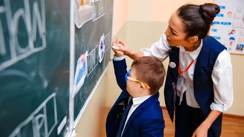 Как дети с аутизмом в Казахстане начали учиться в школах