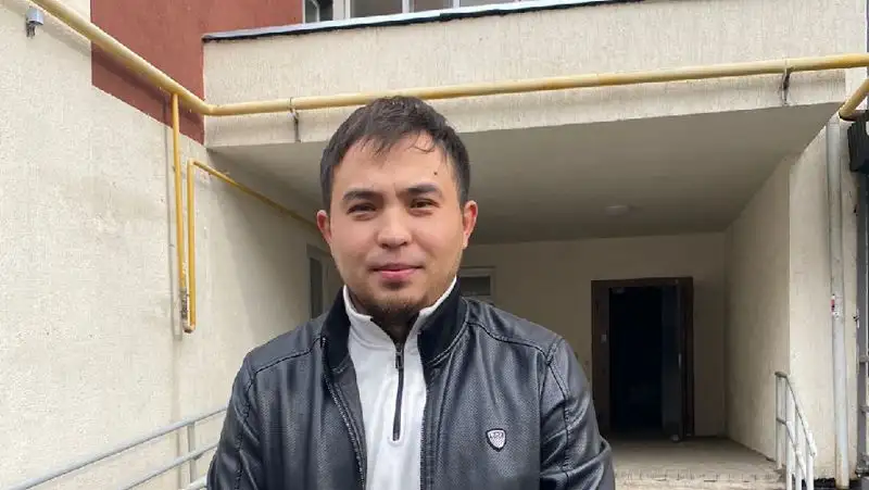 Спасение дедушки из горящей квартиры в Алматы попало на видео