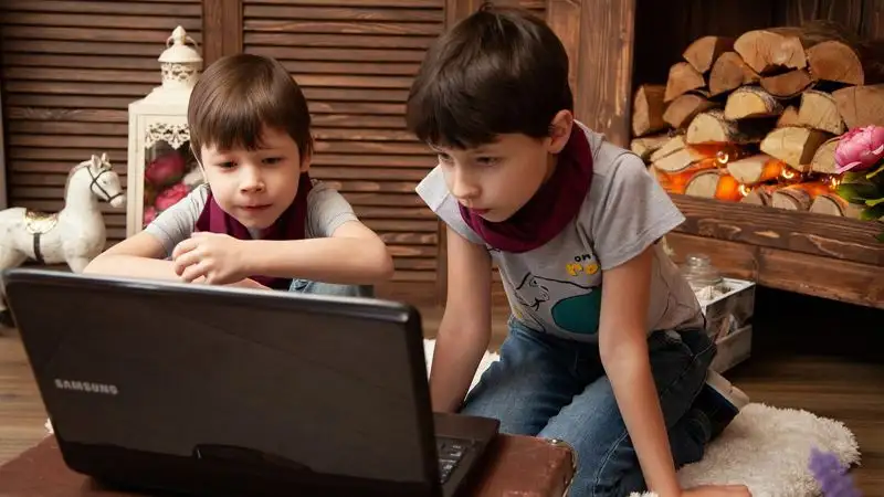 В Астане школьники и студенты первых курсов 10 января будут учиться дистанционно