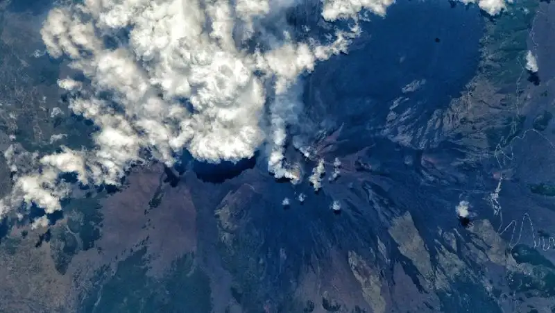 Проснувшийся вулкан Этна сняли с высоты, фото - Новости Zakon.kz от 10.09.2022 09:35