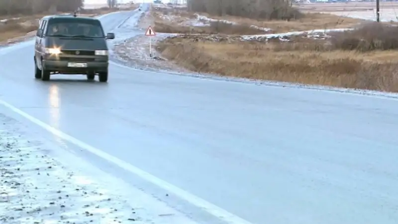 В Актюбинской области из-за дождя и гололеда закрыт ряд автодорог