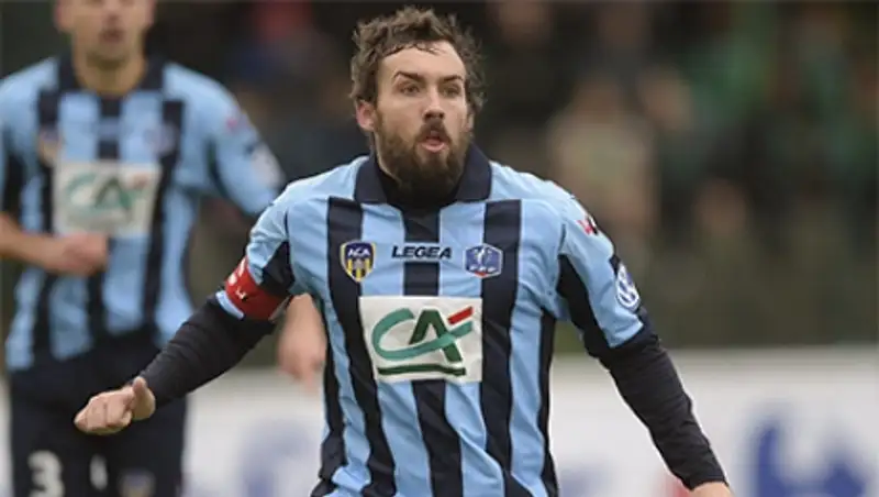 Французский клуб нашел джихадизм в бороде футболиста