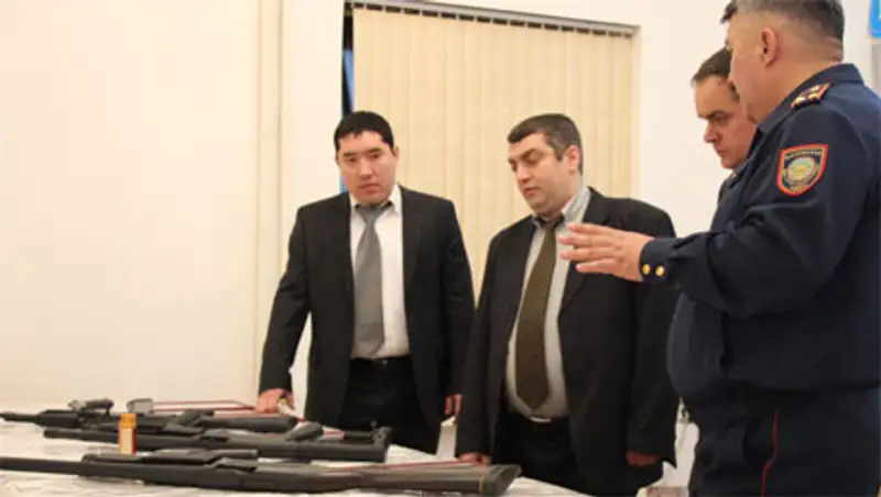 В Астане транспортные полицейские Казахстана встретились с российскими коллегами, фото - Новости Zakon.kz от 19.11.2013 23:22