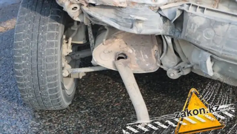 На ВОАД в Алматы Mitsubishi протаранил Daewoo и опрокинулся