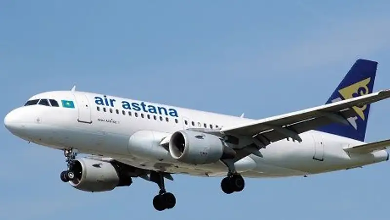 Бортпроводник "Эйр Астана" проходит освидетельствование на побои, полученные от пассажира