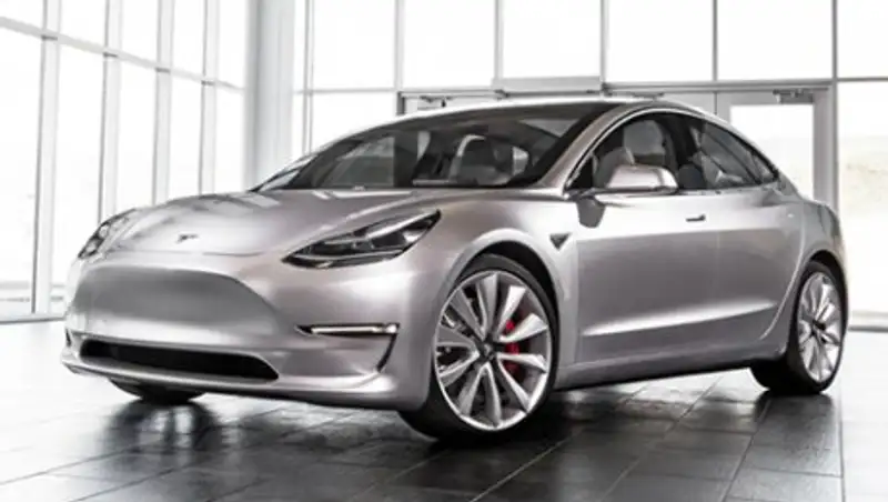 Электрокар Tesla Model 3 распродали на год вперед