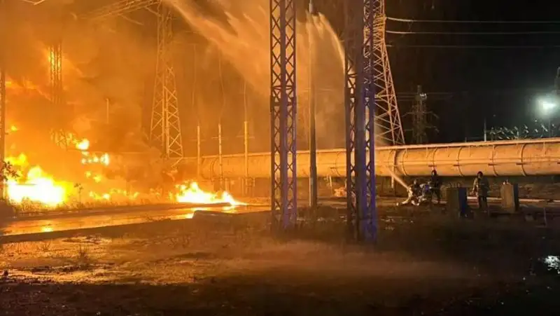 Пожар на ТЭЦ рядом с Актау попал на видео