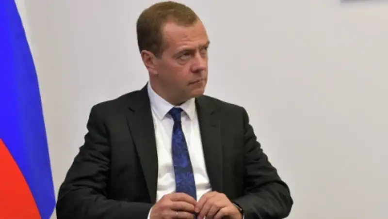 Медведев прибыл с официальным визитом в Китай