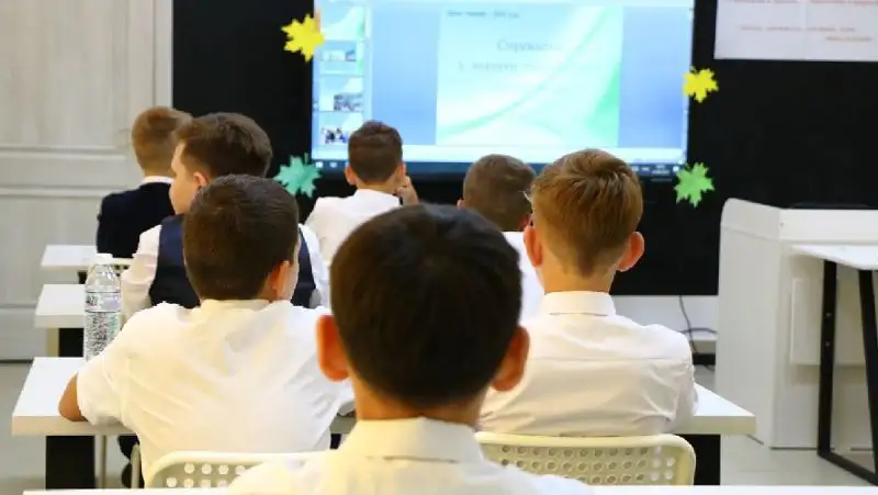 Мы должны воспитывать детей, хорошо владеющих и казахским, и русским языками – Токаев