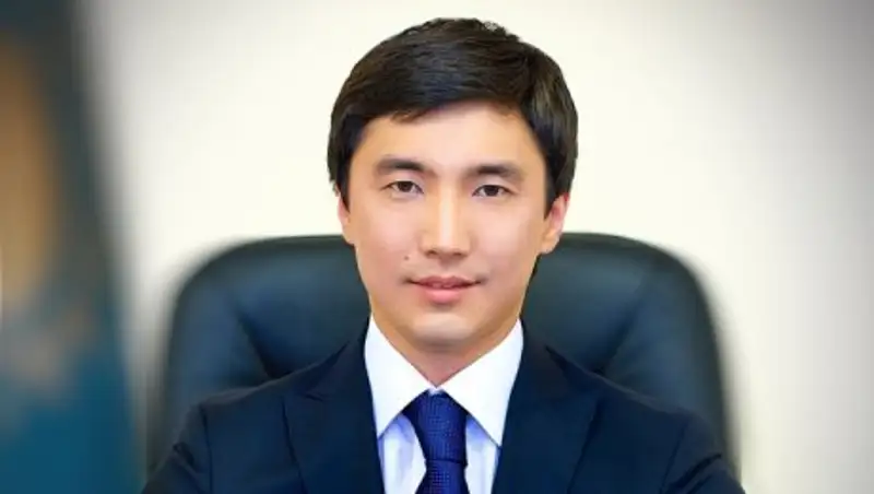 Предприниматель из Алматы подарил квартиру актюбинской школьнице