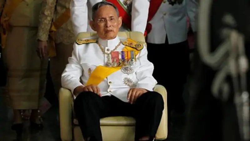 Кремация останков покойного короля Таиланда состоится в октябре