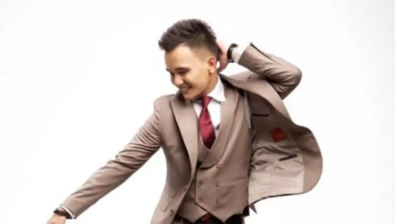 Сын Розы Рымбаевой не планирует покидать ряды холостяков