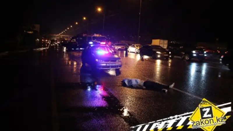 В Алматы Lexus сбил пешехода