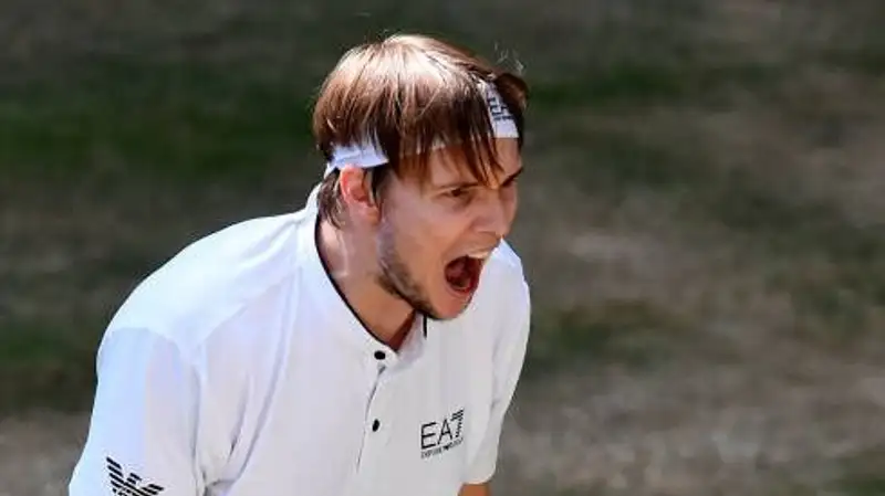 Вслед за Рыбакиной снялся с турнира в Мальорке чемпион ATP 500 Александр Бублик