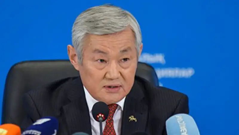 Сапарбаев пожаловался на дорогие лекарства в РК