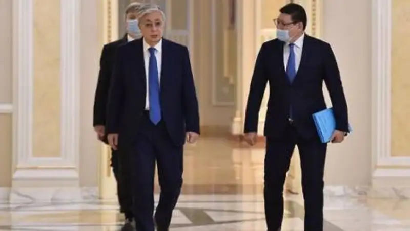 Берик Уали ответил, почему Токаев привился "Спутником V"