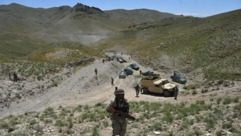 Пять афганских военнослужащих погибли в результате взрыва заложенной на дороге бомбы