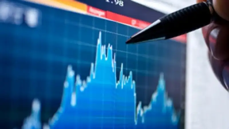 Курс доллара на дневных торгах KASE снизился до 240 тенге