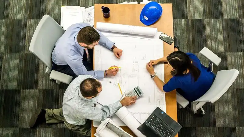 Как быстро привыкнуть к новому месту работы, рассказала психолог