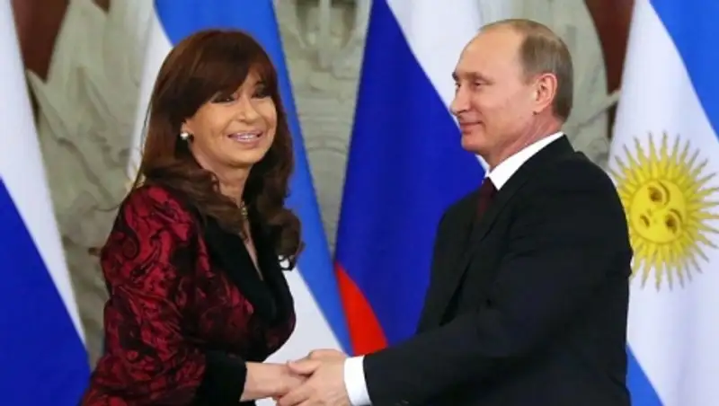 Путин похвалил президента Аргентины за танец